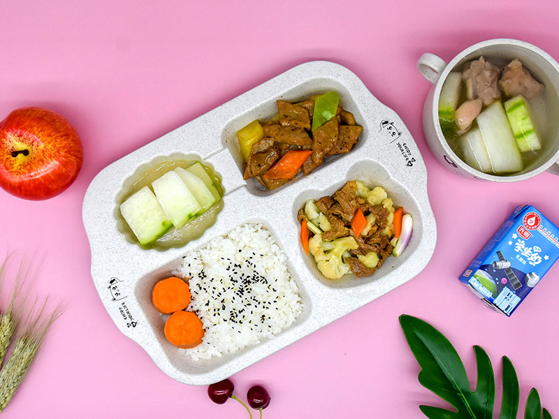 校(xiào)園訂餐已成為(wèi)一(yī)種發展趨勢，多(duō)地(dì)紛紛出台政策。